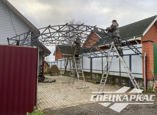 Усиленный навес из поликарбоната арочного типа для парковки двух автомобилей №74 - фото 1692
